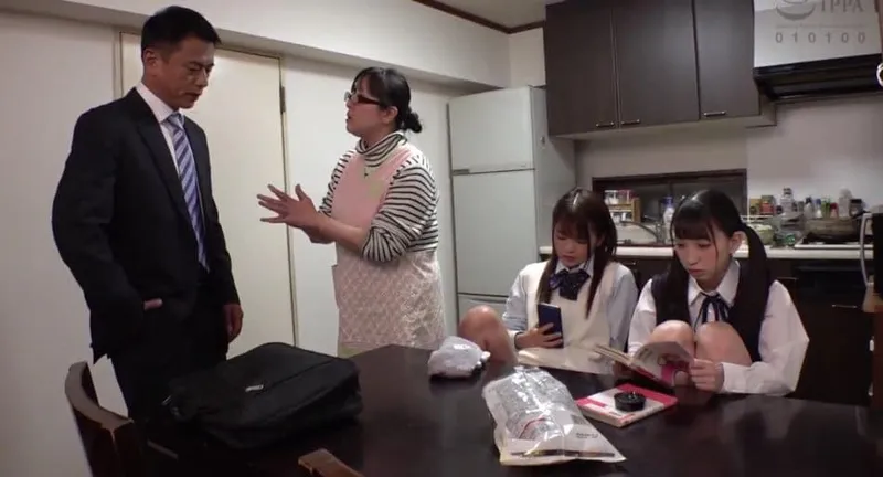 Ngày đầu gặp mặt bố dượng đã quan hệ 2 trân châu riêng của vợ